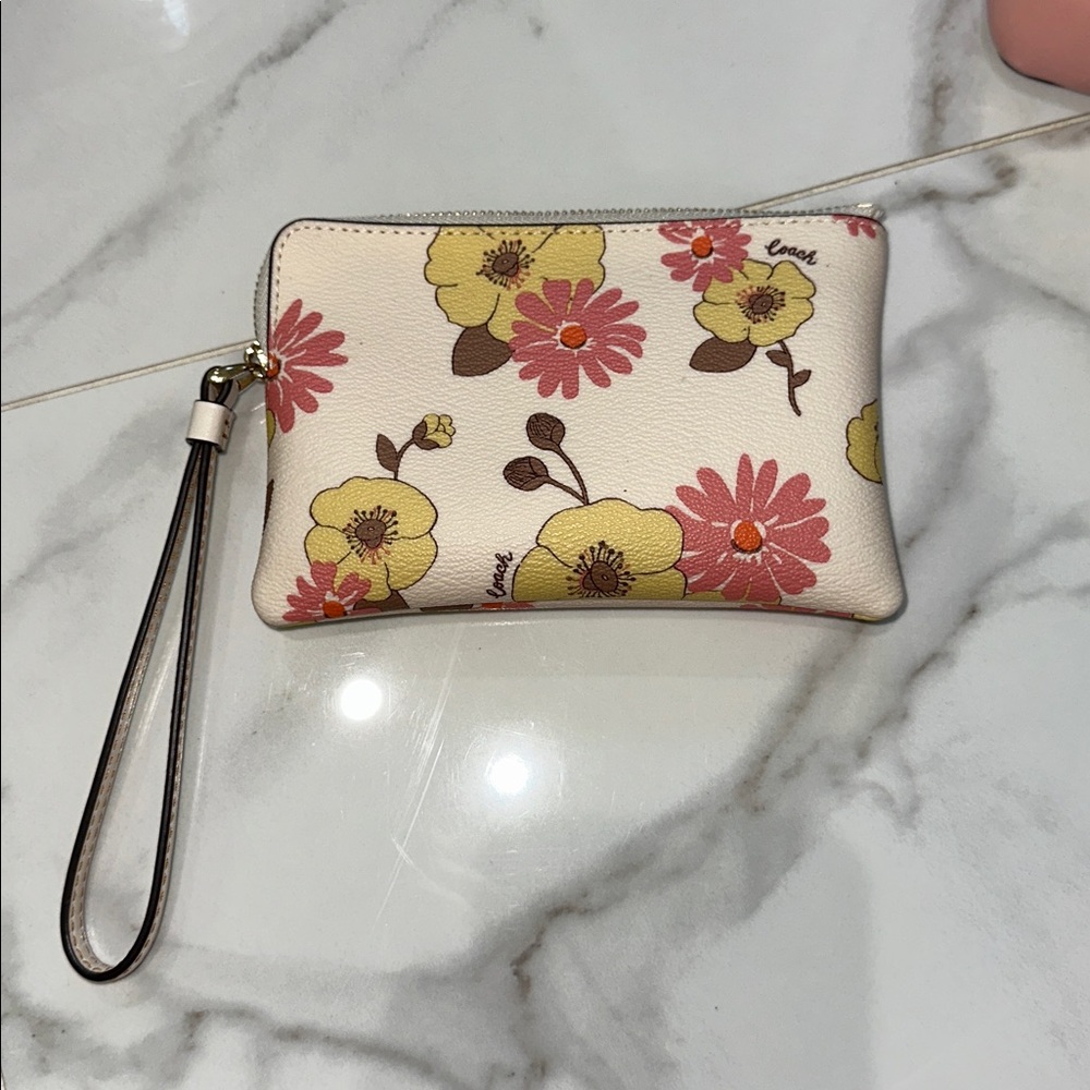 4 Coach Items Bundle - image 4